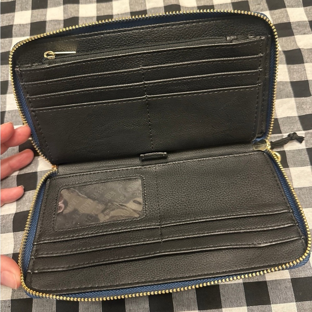 Steve Madden Floral Zip
Around Wallet - Picture 2 of 3